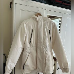 All in motion Wind/Snow resistant white ski jacket - only worn once